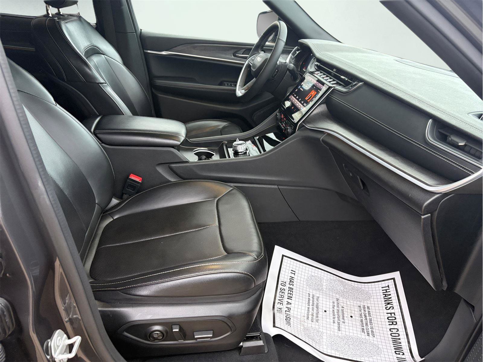 Used 2024 Jeep Grand Cherokee L Limited w/ Luxury Tech Group II image 15