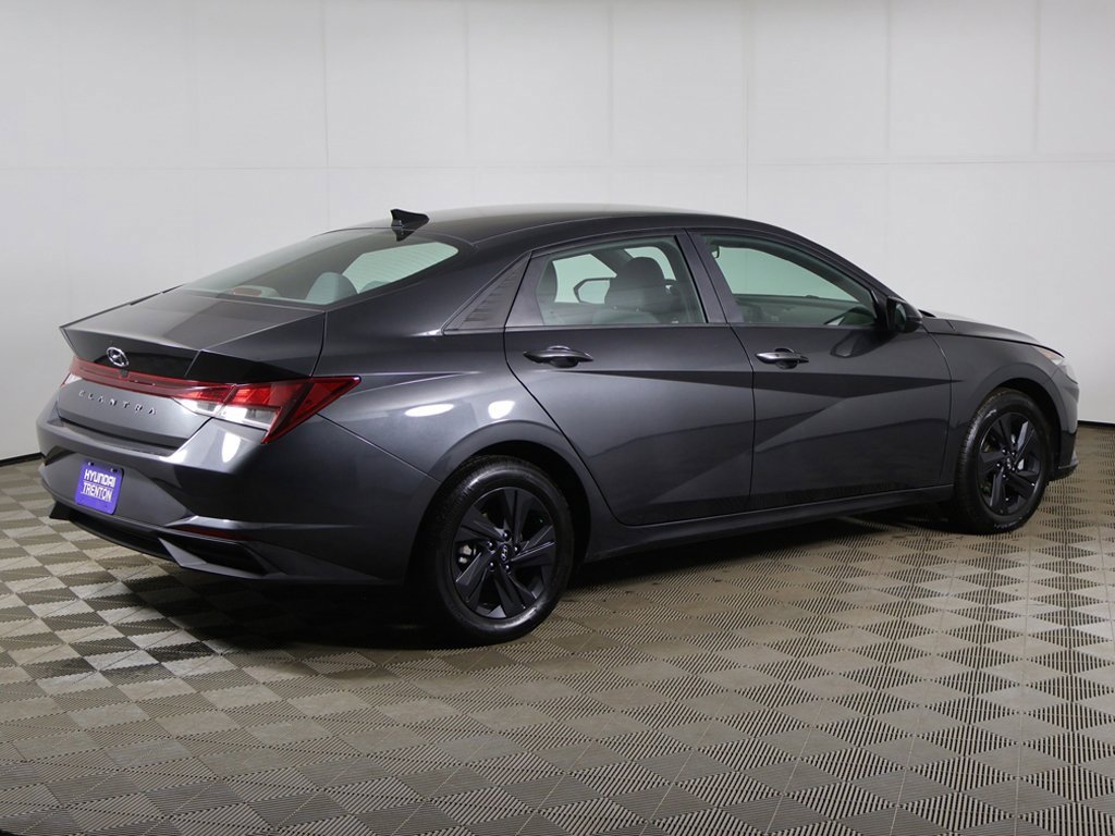 Used 2023 Hyundai Elantra SEL w/ Preferred Accessory Package image 9