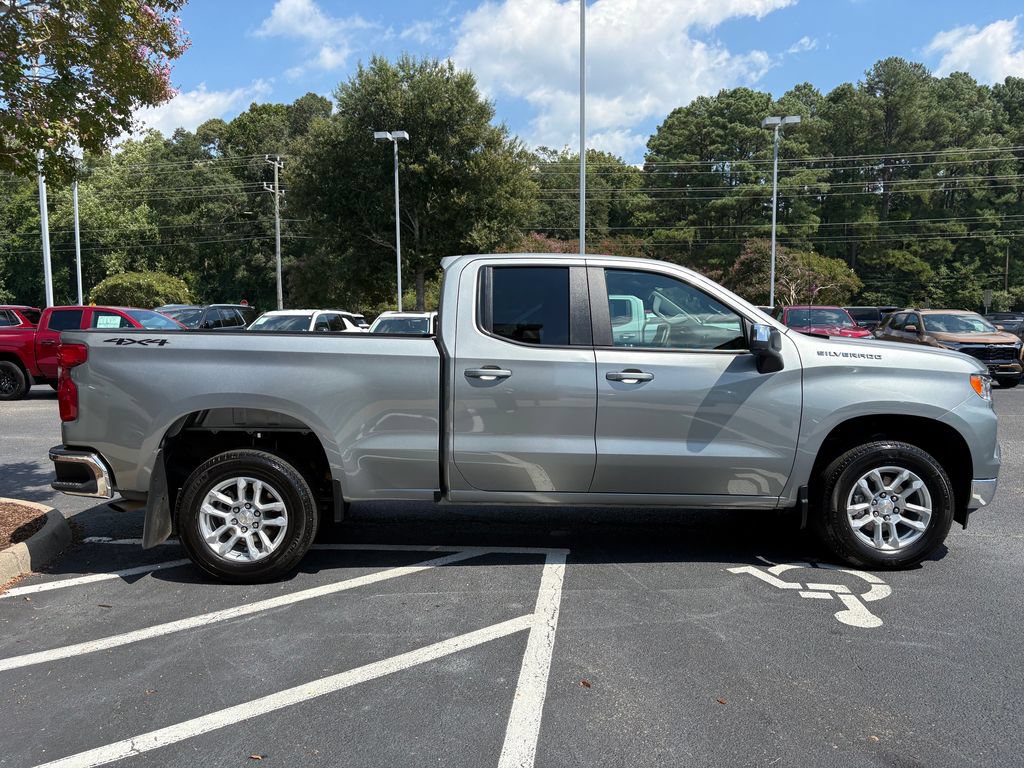 Used 2023 Chevrolet Silverado 1500 LT AWD/4WD image 4