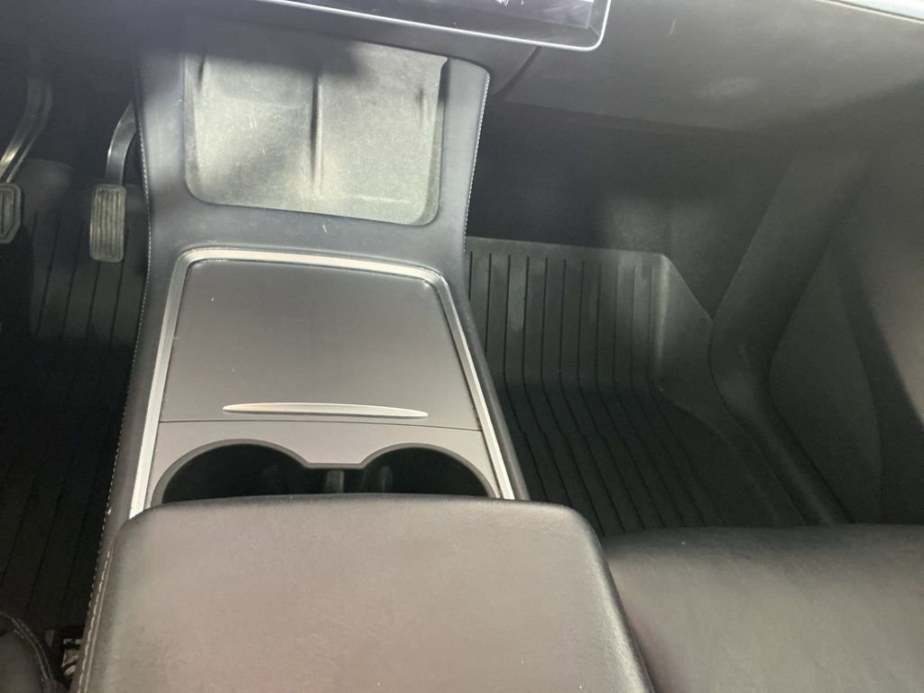 Used 2021 Tesla Model Y Long Range image 11