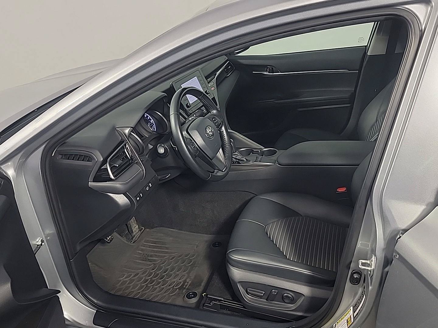 Used 2022 Toyota Camry SE FWD image 17