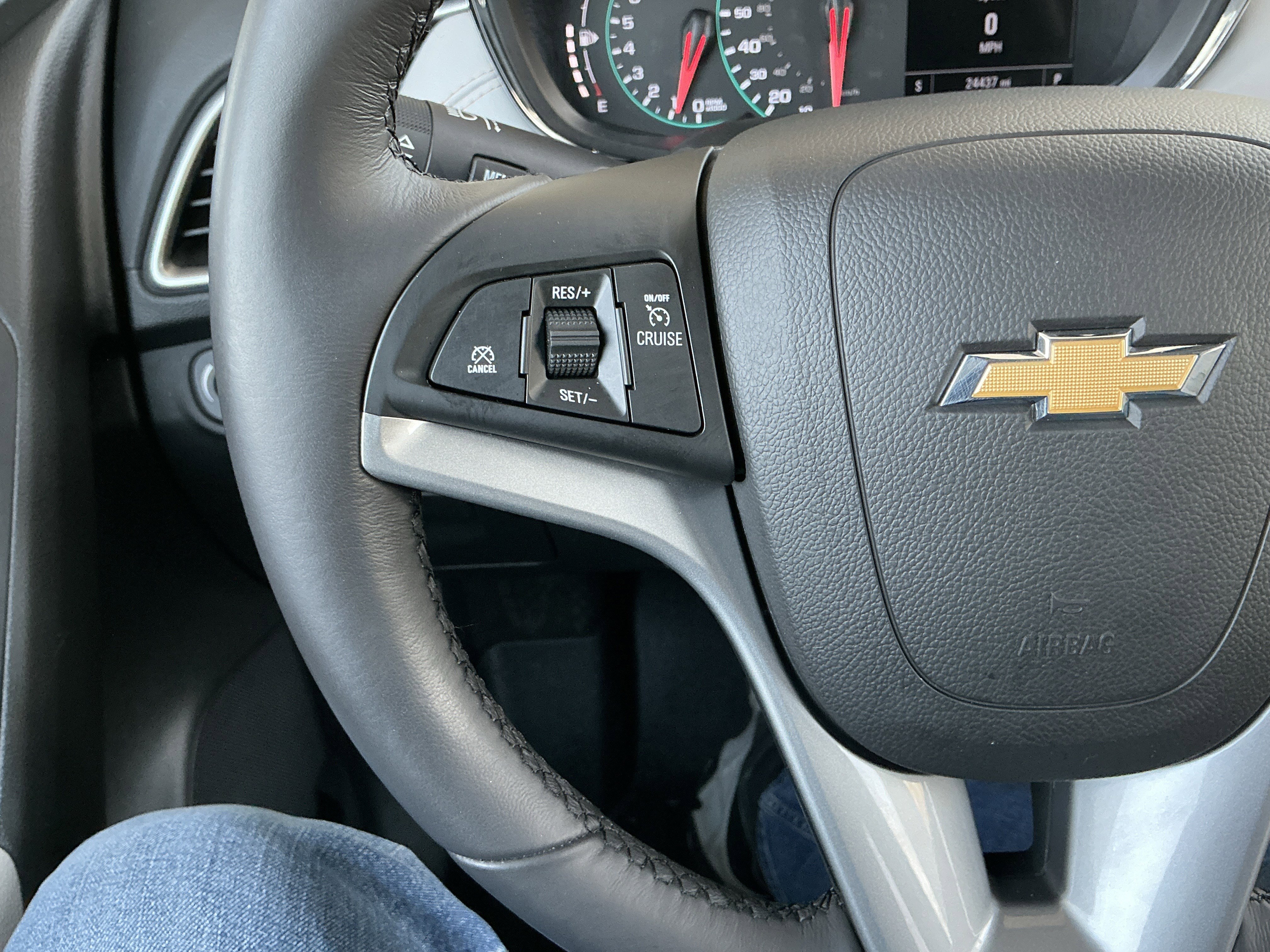 Used 2022 Chevrolet Trax LT w/ LT Convenience Package image 12