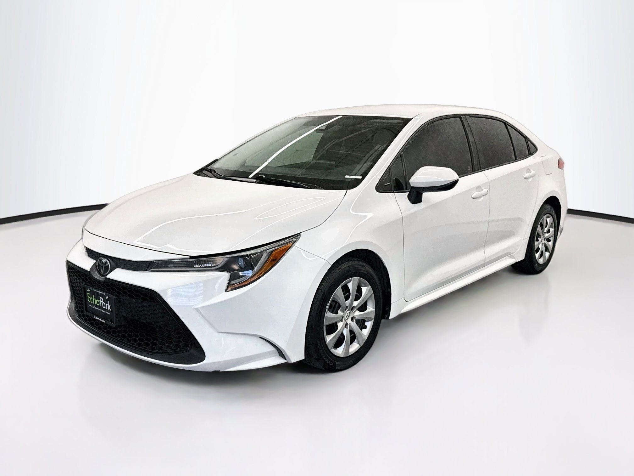 Used 2022 Toyota Corolla LE FWD image 3