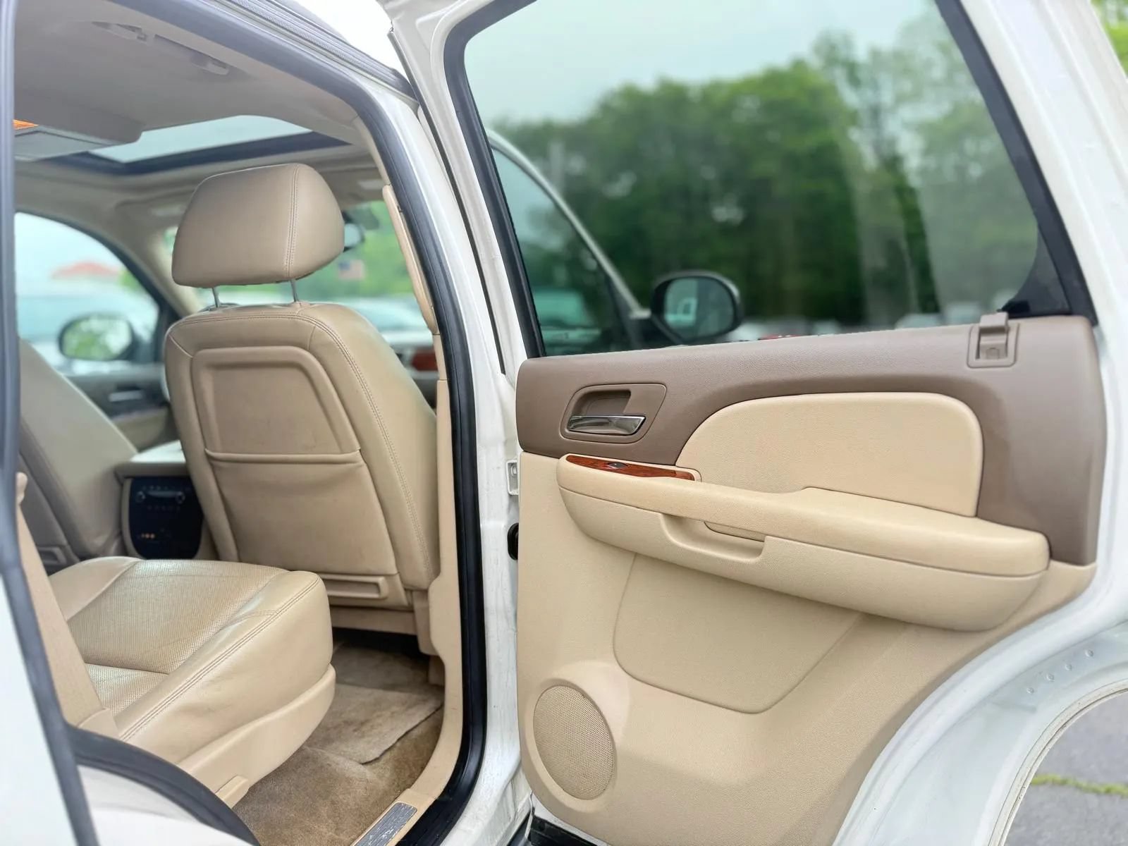 Used 2013 Chevrolet Tahoe LTZ AWD/4WD image 26