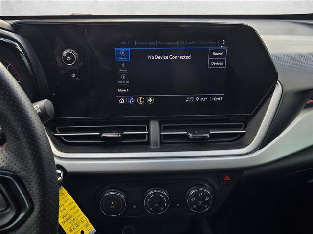 Used 2025 Chevrolet Trax RS w/ Sunroof Package FWD image 14