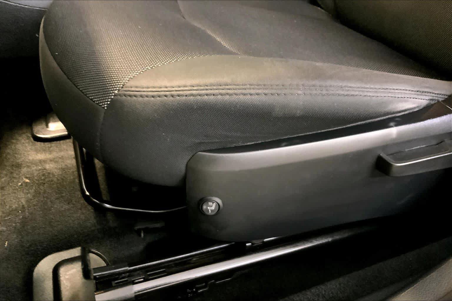 Used 2013 Dodge Avenger SE FWD image 32