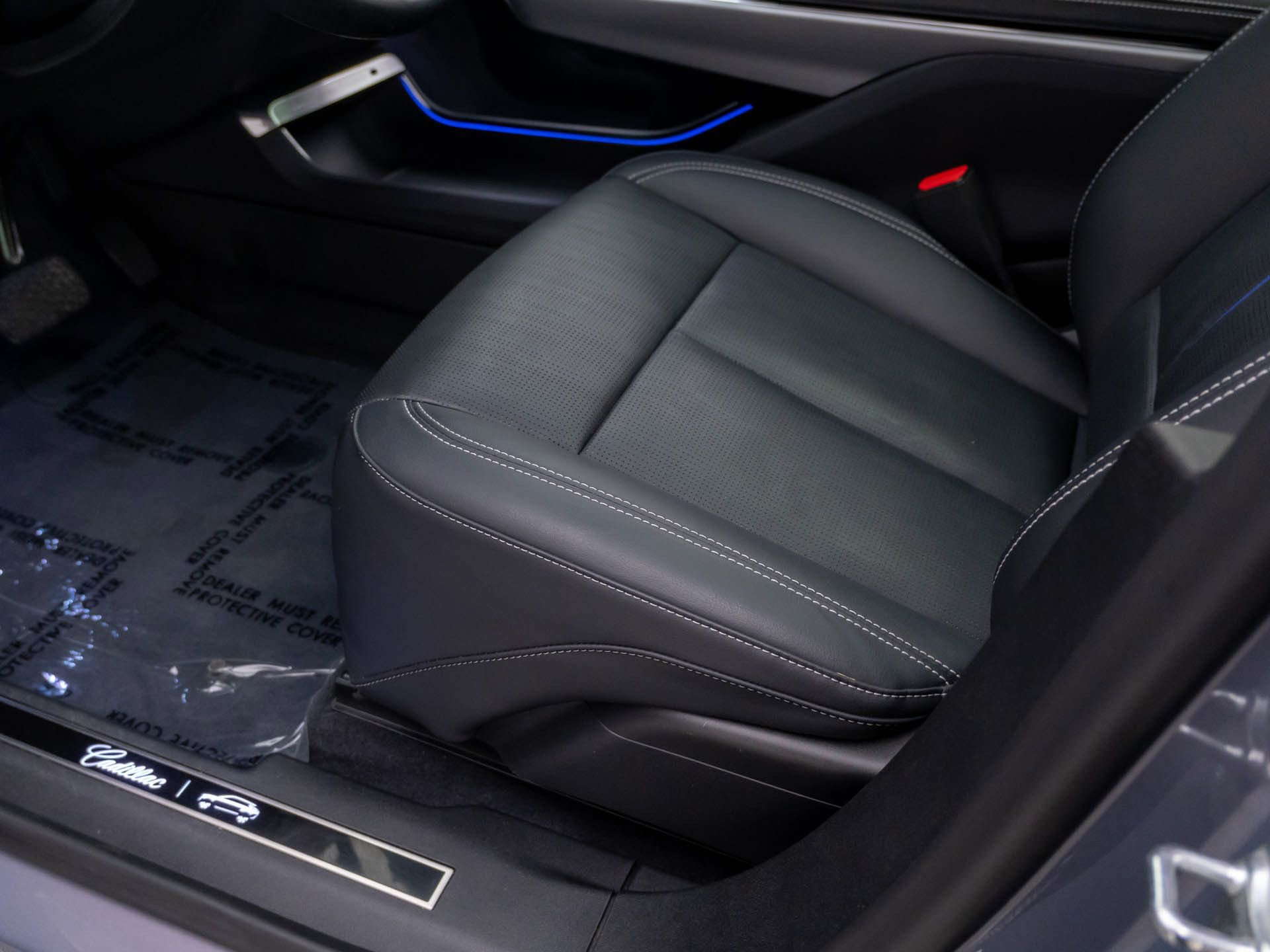 Certified 2025 Cadillac Lyriq Luxury w/ LPO, Floor Liner Package image 18