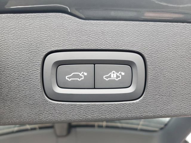 New 2026 Volvo V60 B5 Cross Country Ultra w/ Protection Package Premier image 31