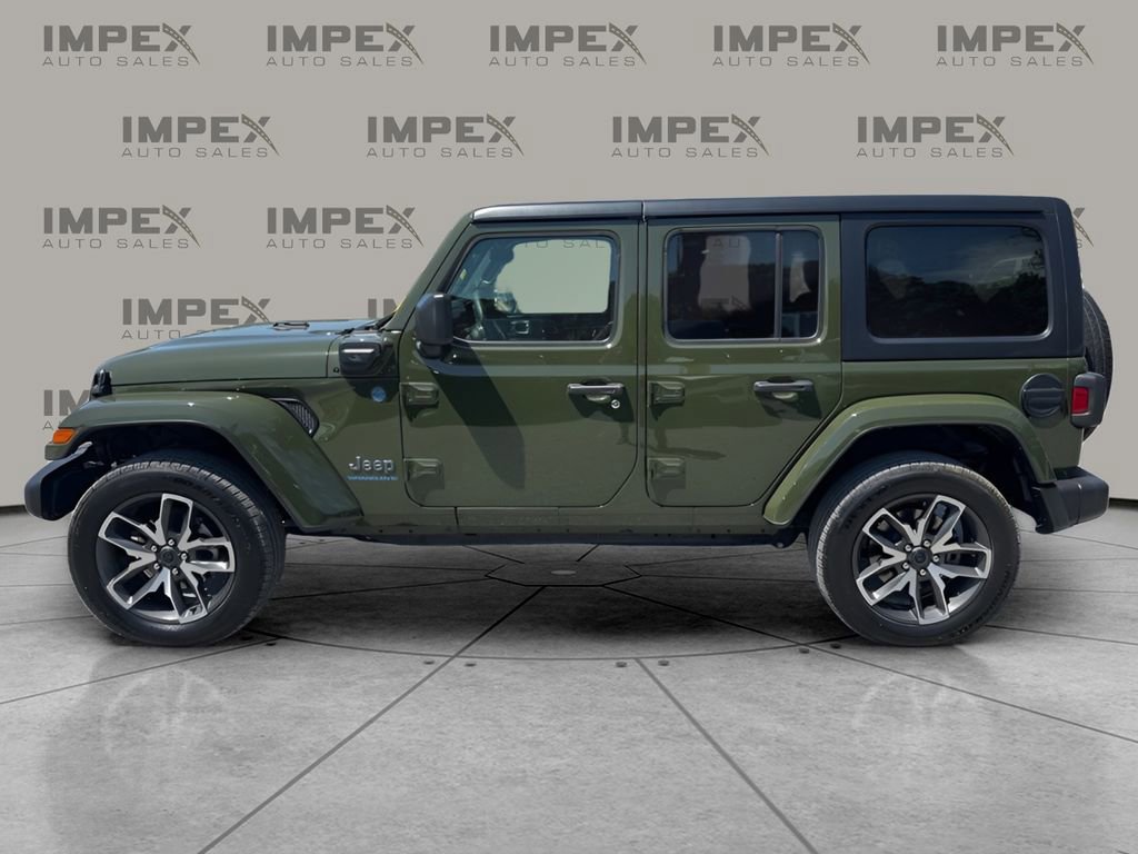Used 2024 Jeep Wrangler Unlimited w/ Convenience Group AWD/4WD image 2