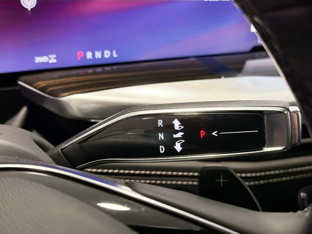 Used 2025 Cadillac Escalade ESV Premium Luxury image 16