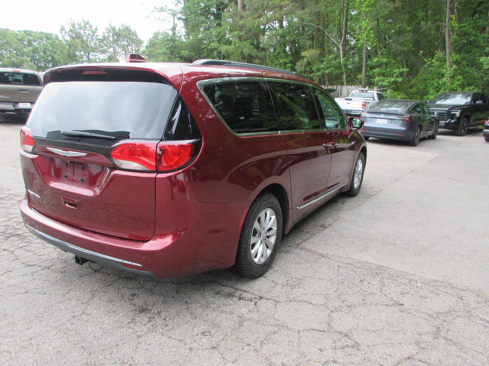Used 2017 Chrysler Pacifica Touring-L FWD image 5