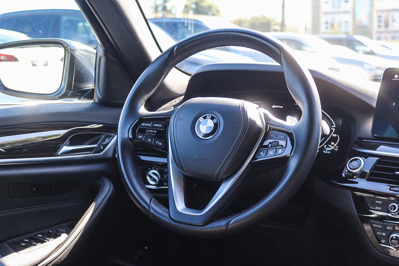 Certified 2023 BMW 530e w/ Convenience Package image 15