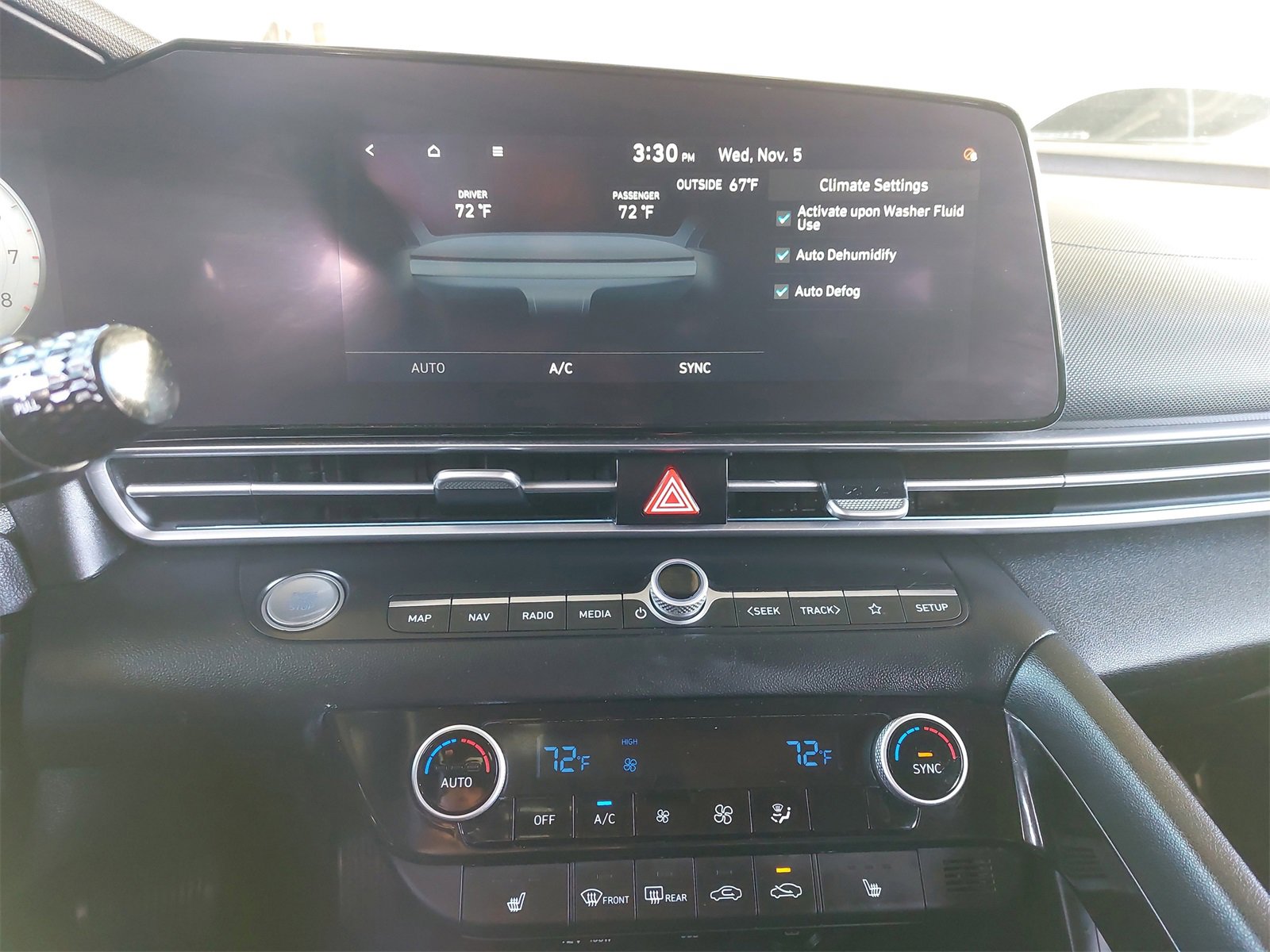 Used 2022 Hyundai Elantra Limited w/ Preferred Accessory Package image 24