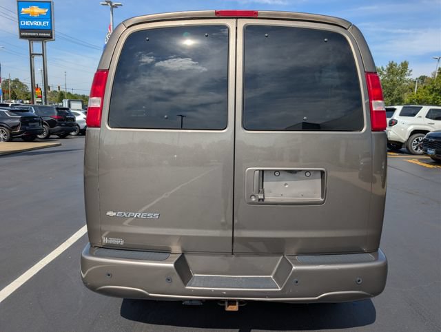 Used 2019 Chevrolet Express 2500 RWD image 4