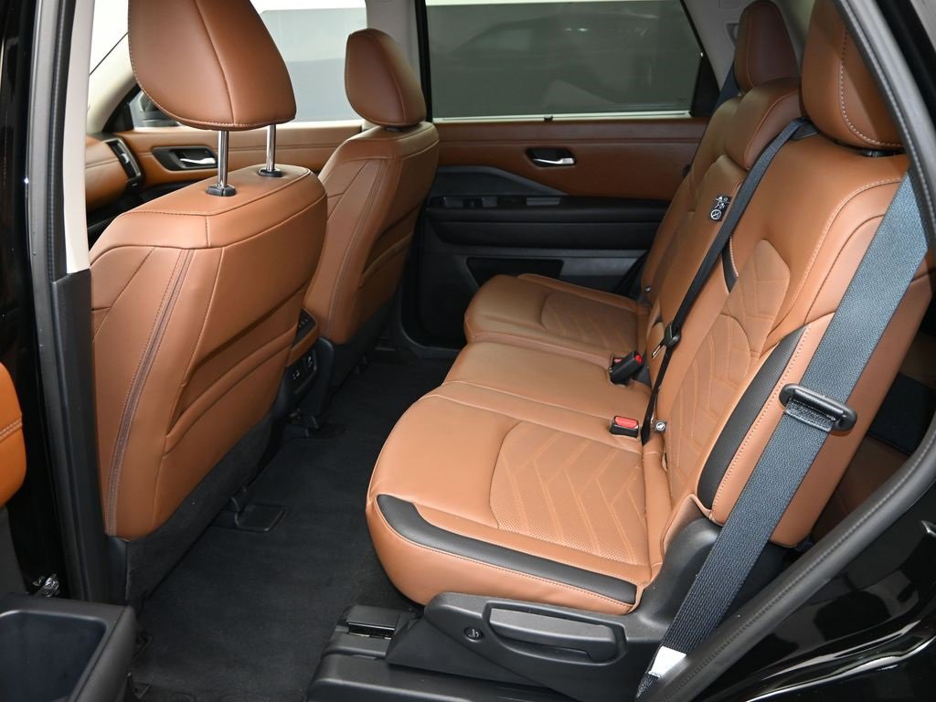 Used 2024 Nissan Pathfinder Platinum w/ Cargo Package image 13