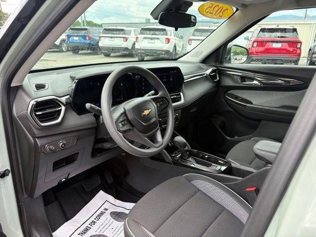 Used 2025 Chevrolet TrailBlazer LS w/ LS Convenience Package FWD image 3