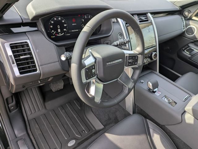 New 2026 Land Rover Discovery S image 7