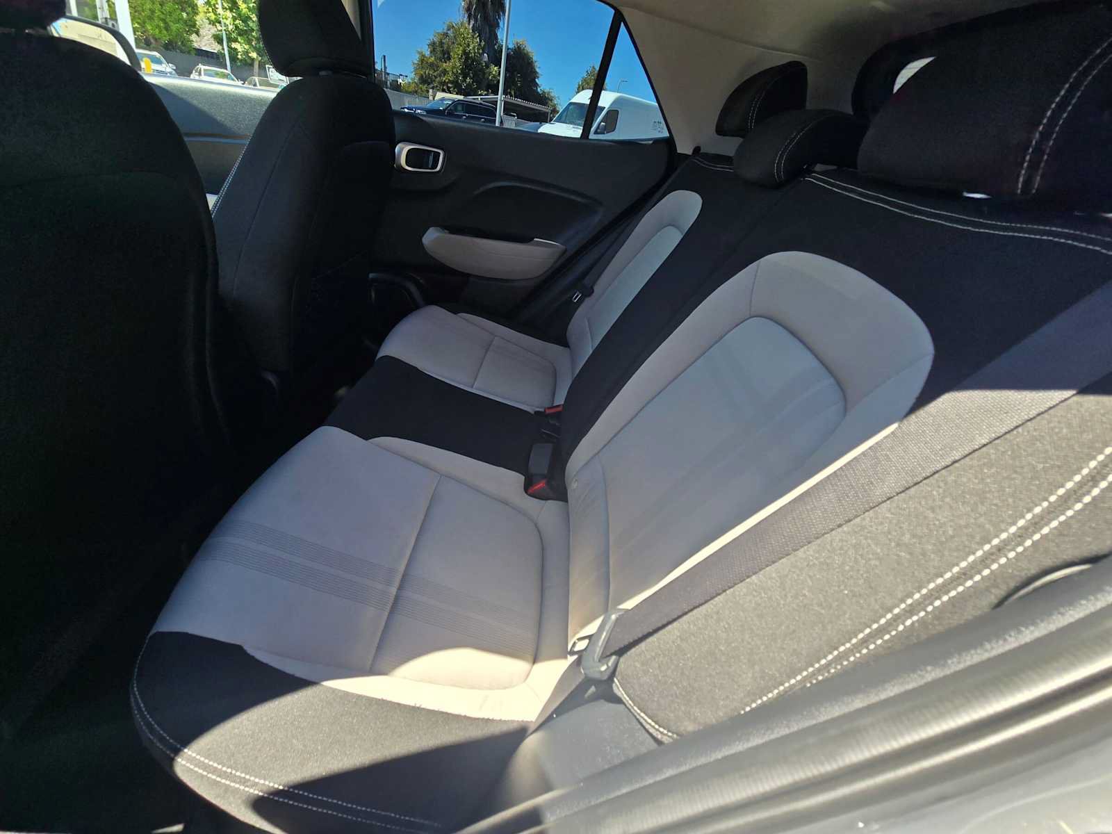 Used 2020 Hyundai Venue SEL FWD image 16