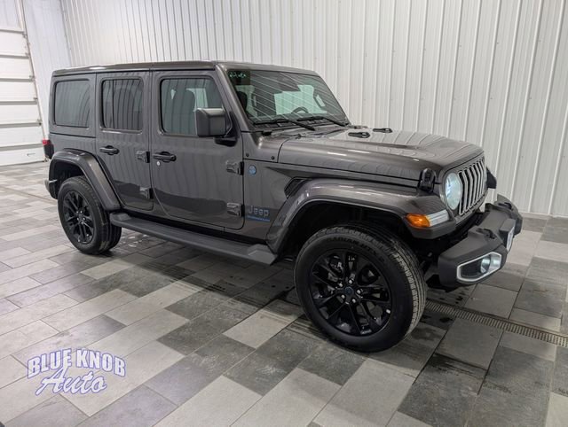 Used 2025 Jeep Wrangler Unlimited Sahara AWD/4WD image 5