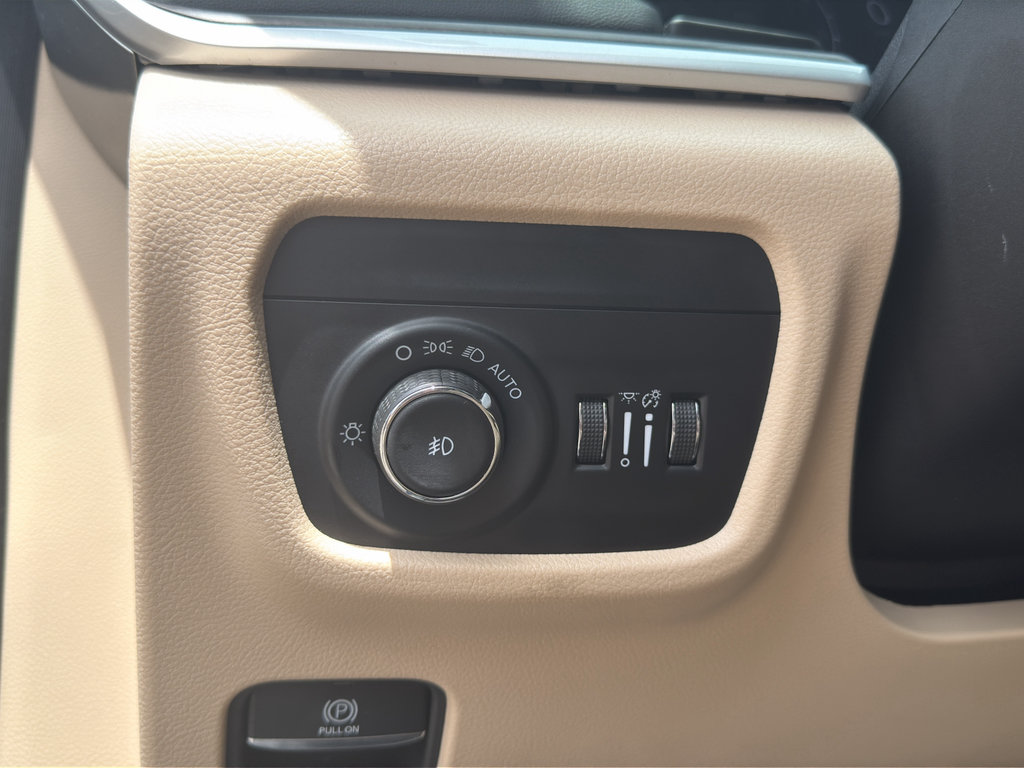 Used 2024 Jeep Grand Cherokee Limited w/ Luxury Tech Group II AWD/4WD image 14