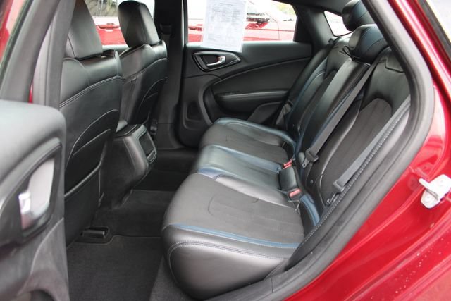 Used 2015 Chrysler 200 S FWD image 32