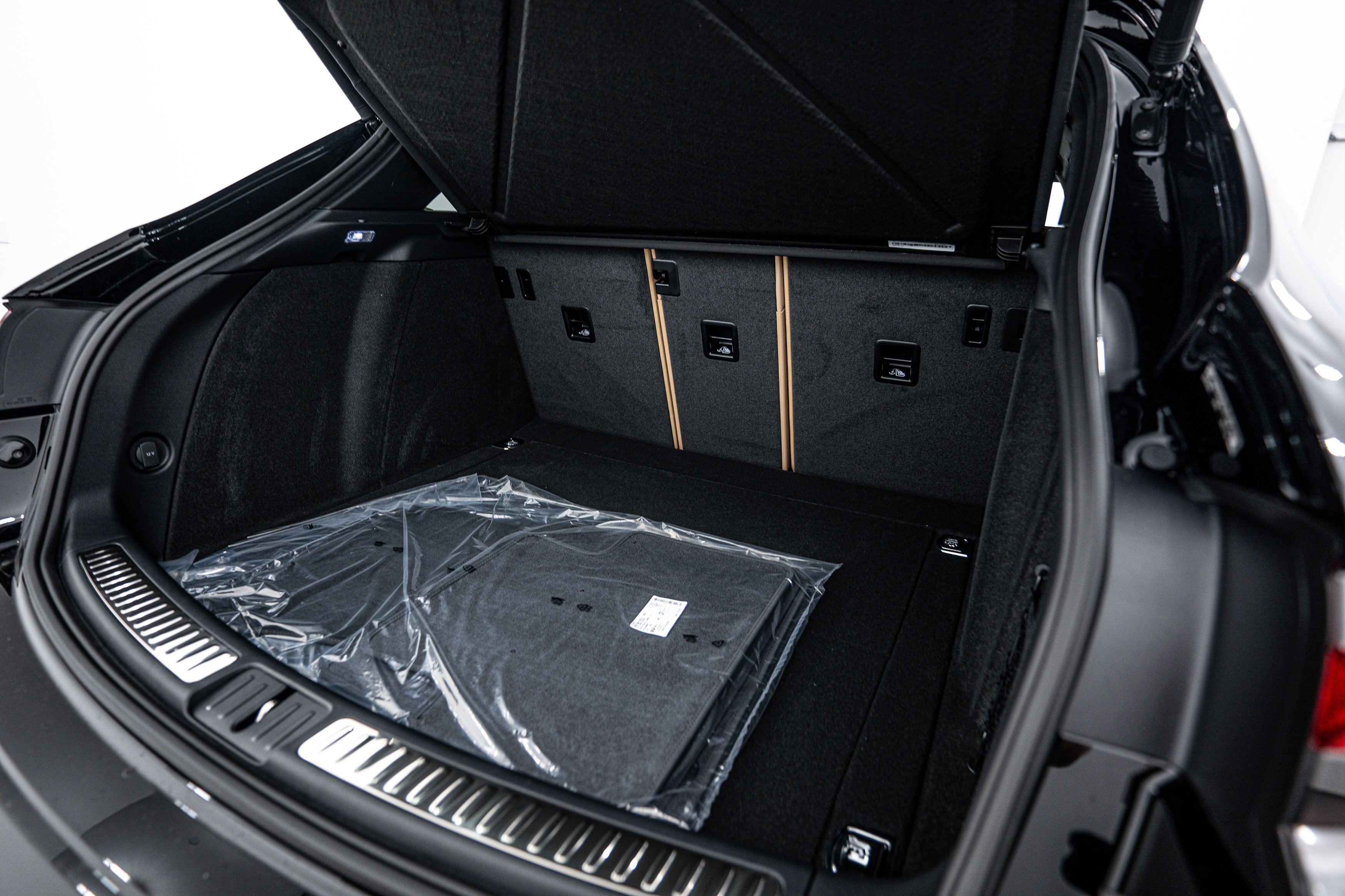 New 2025 Porsche Macan image 23