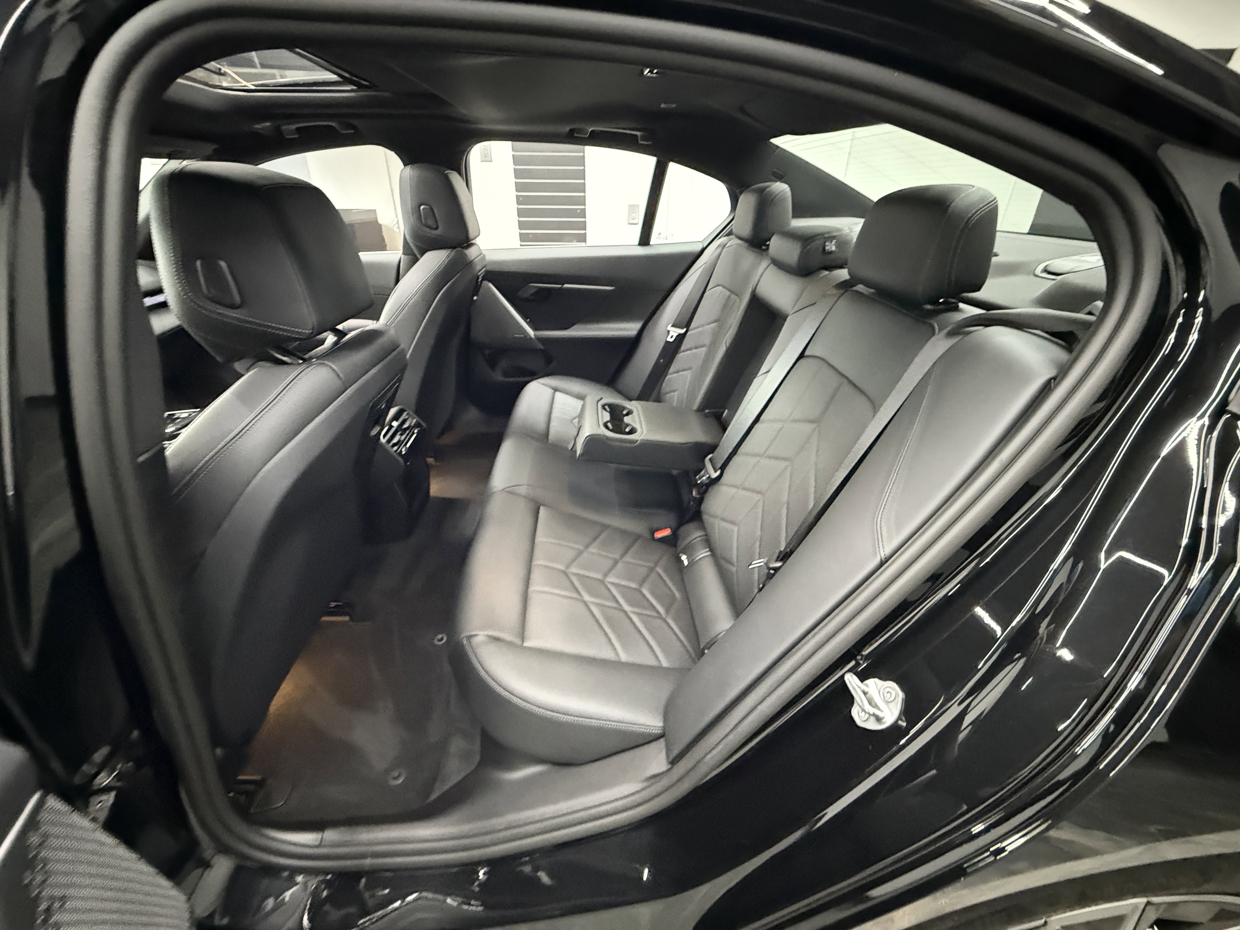 Used 2024 BMW i5 eDrive40i w/ M Sport Package image 25