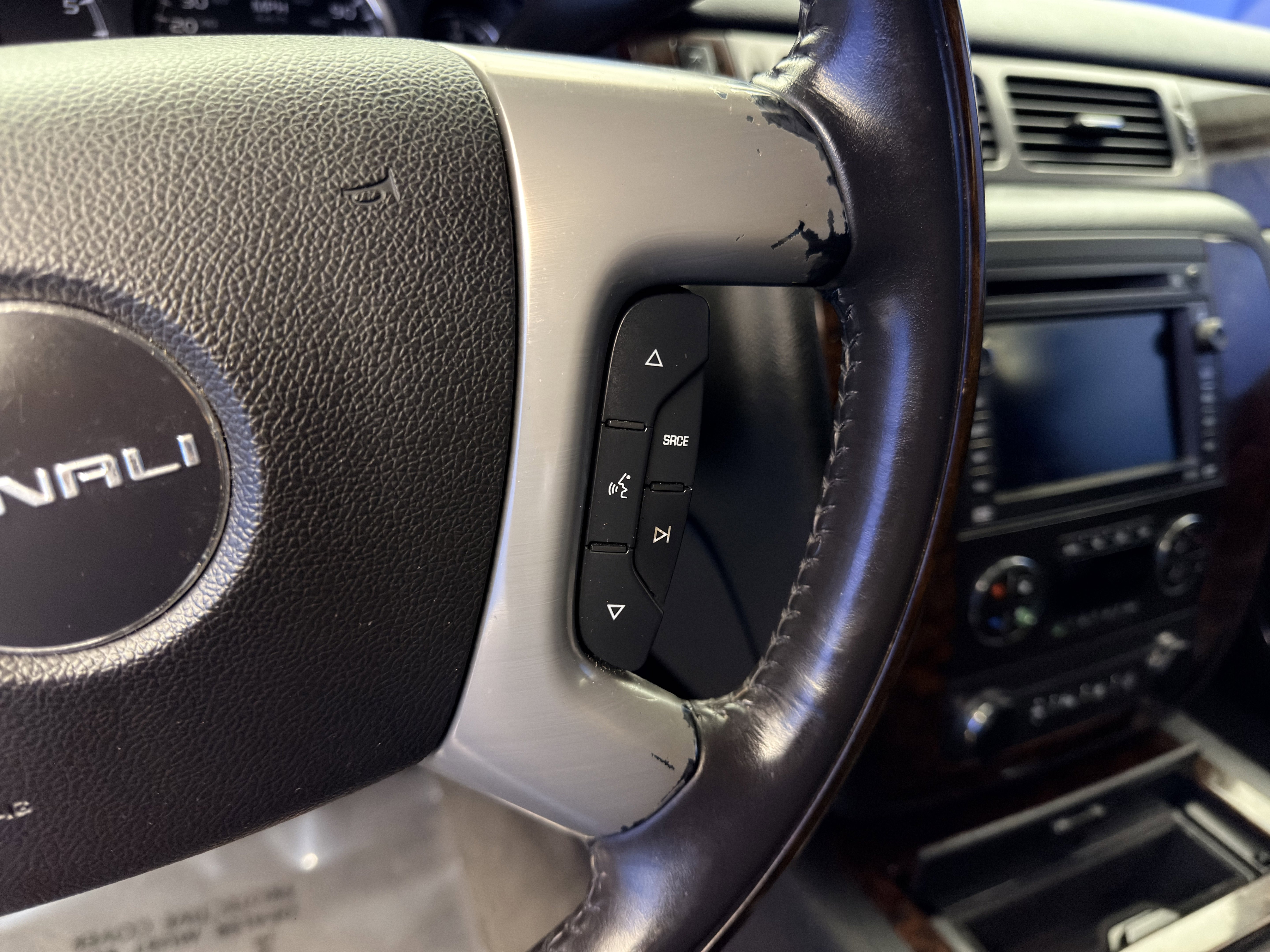 Used 2008 GMC Yukon Denali image 17