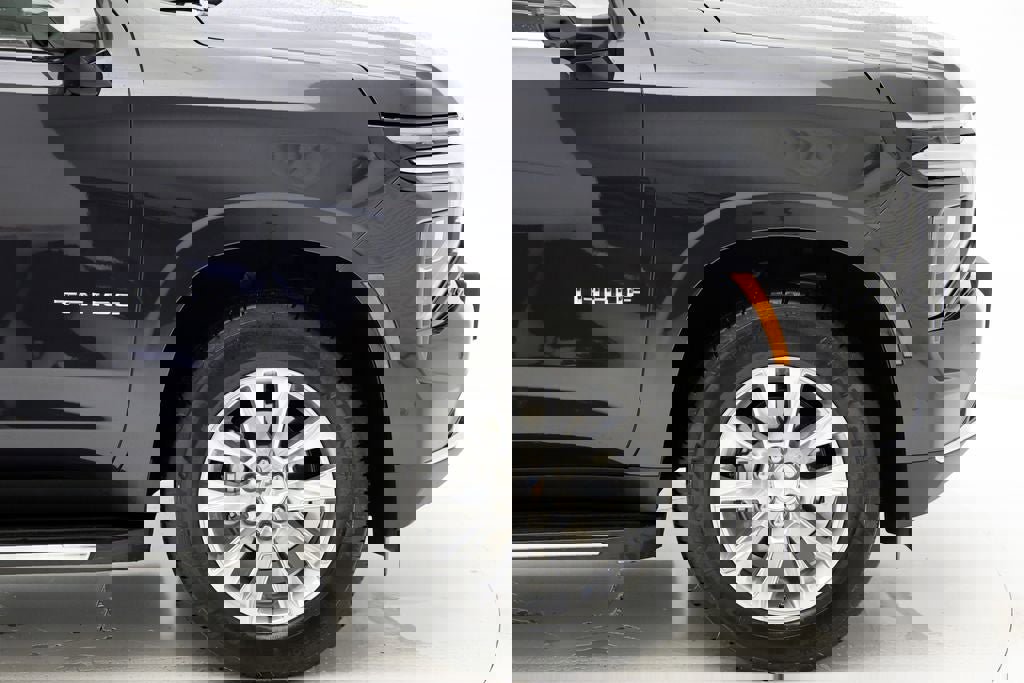 Used 2025 Chevrolet Tahoe Premier image 4