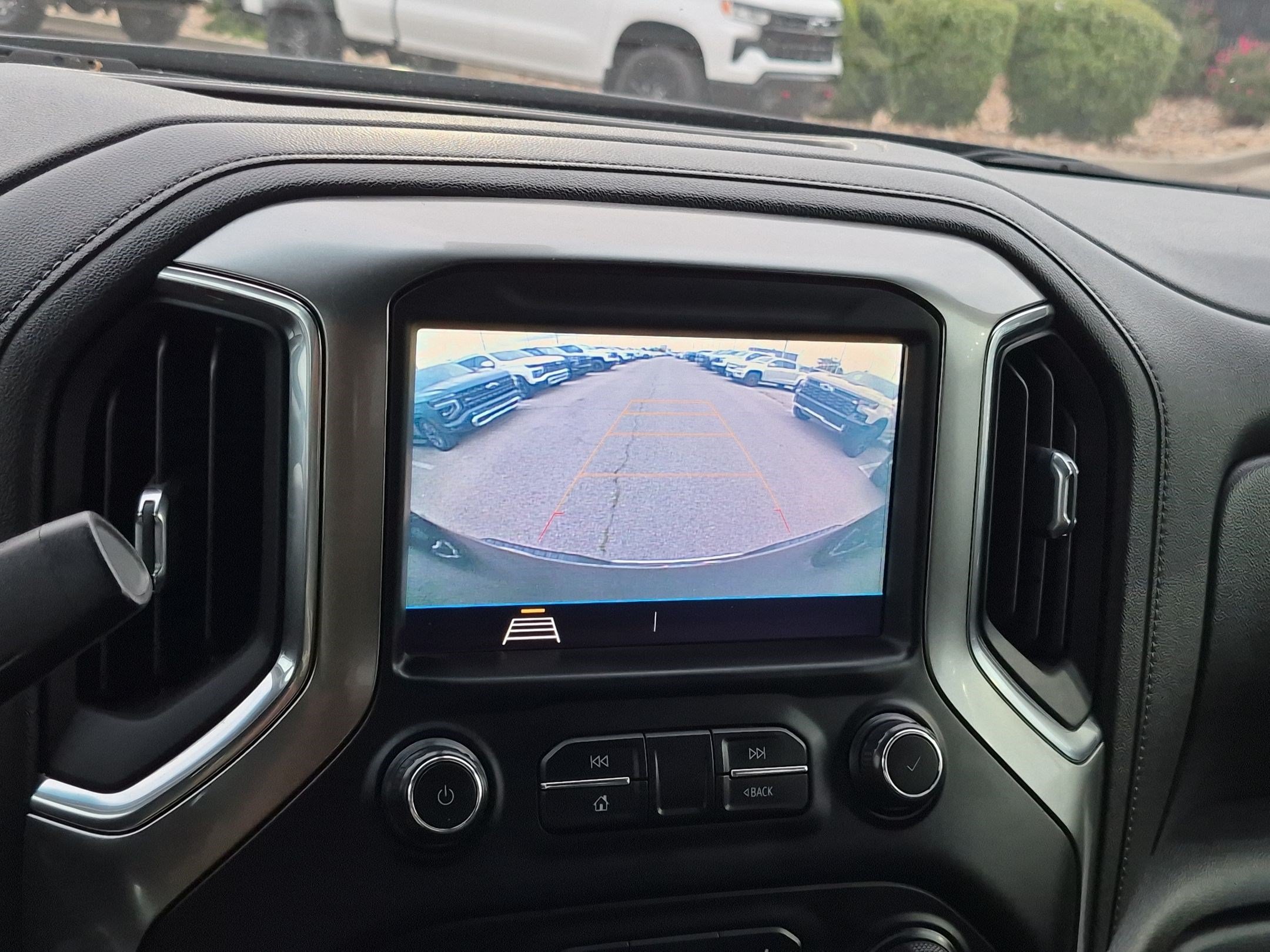 Used 2020 Chevrolet Silverado 1500 LT AWD/4WD image 22