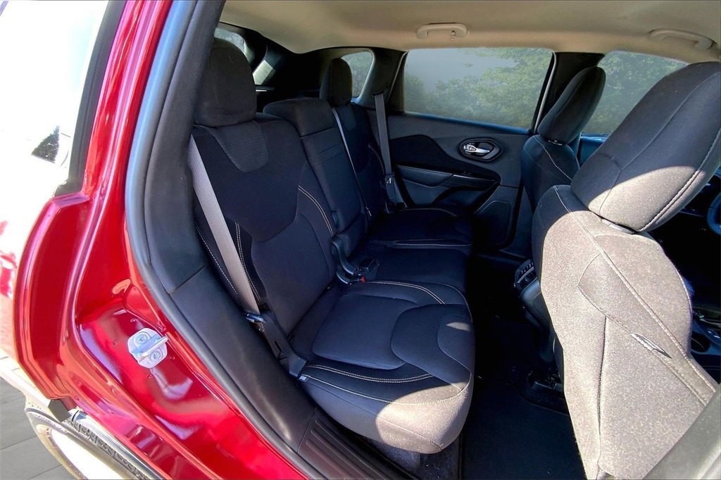 Used 2016 Jeep Cherokee Latitude w/ Comfort & Sound Group image 24