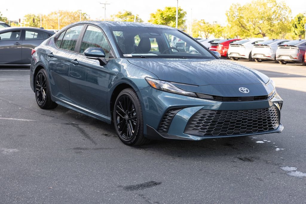 Used 2026 Toyota Camry SE w/ Convenience Package FWD image 3