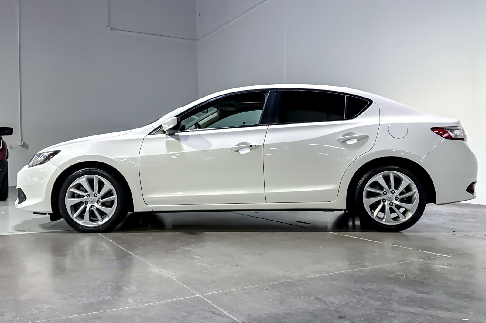 Used 2017 Acura ILX FWD image 2
