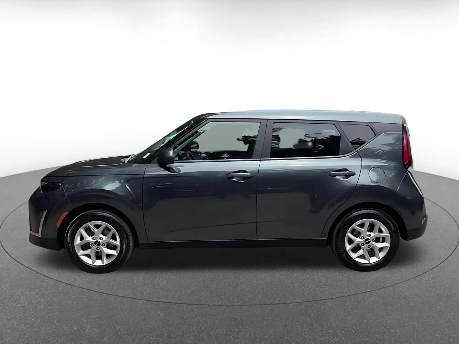 Used 2025 Kia Soul LX w/ LX Technology Package FWD image 9