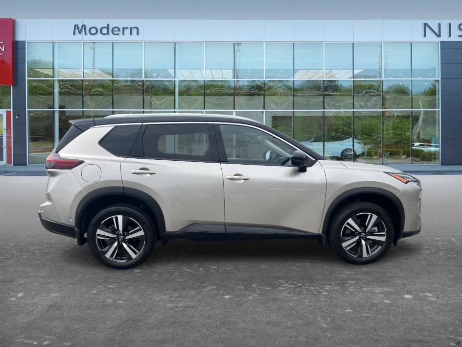 Certified 2025 Nissan Rogue SL w/ Tech Package AWD/4WD image 4