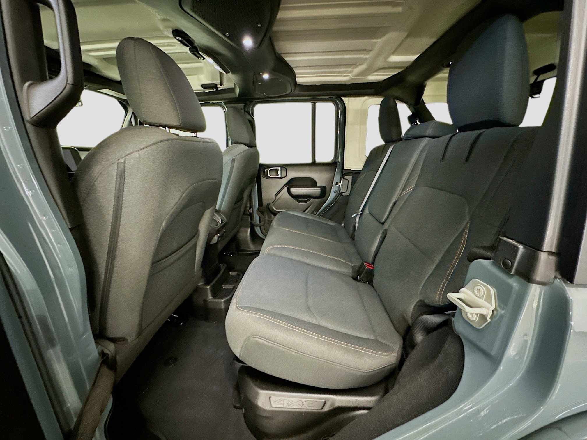 Used 2024 Jeep Wrangler Unlimited w/ Convenience Group AWD/4WD image 28