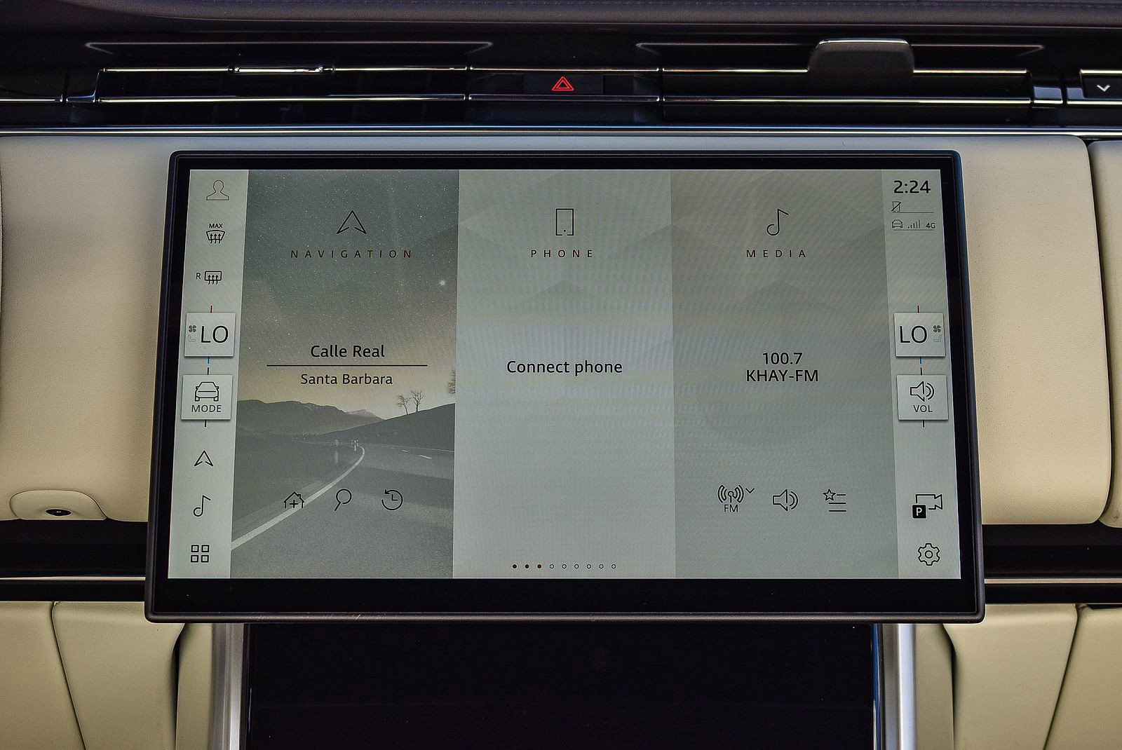 Used 2025 Land Rover Range Rover SE image 14