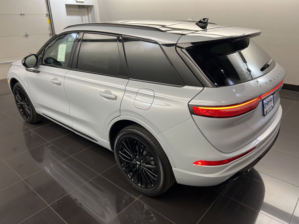 Used 2026 Lincoln Corsair Premiere image 4