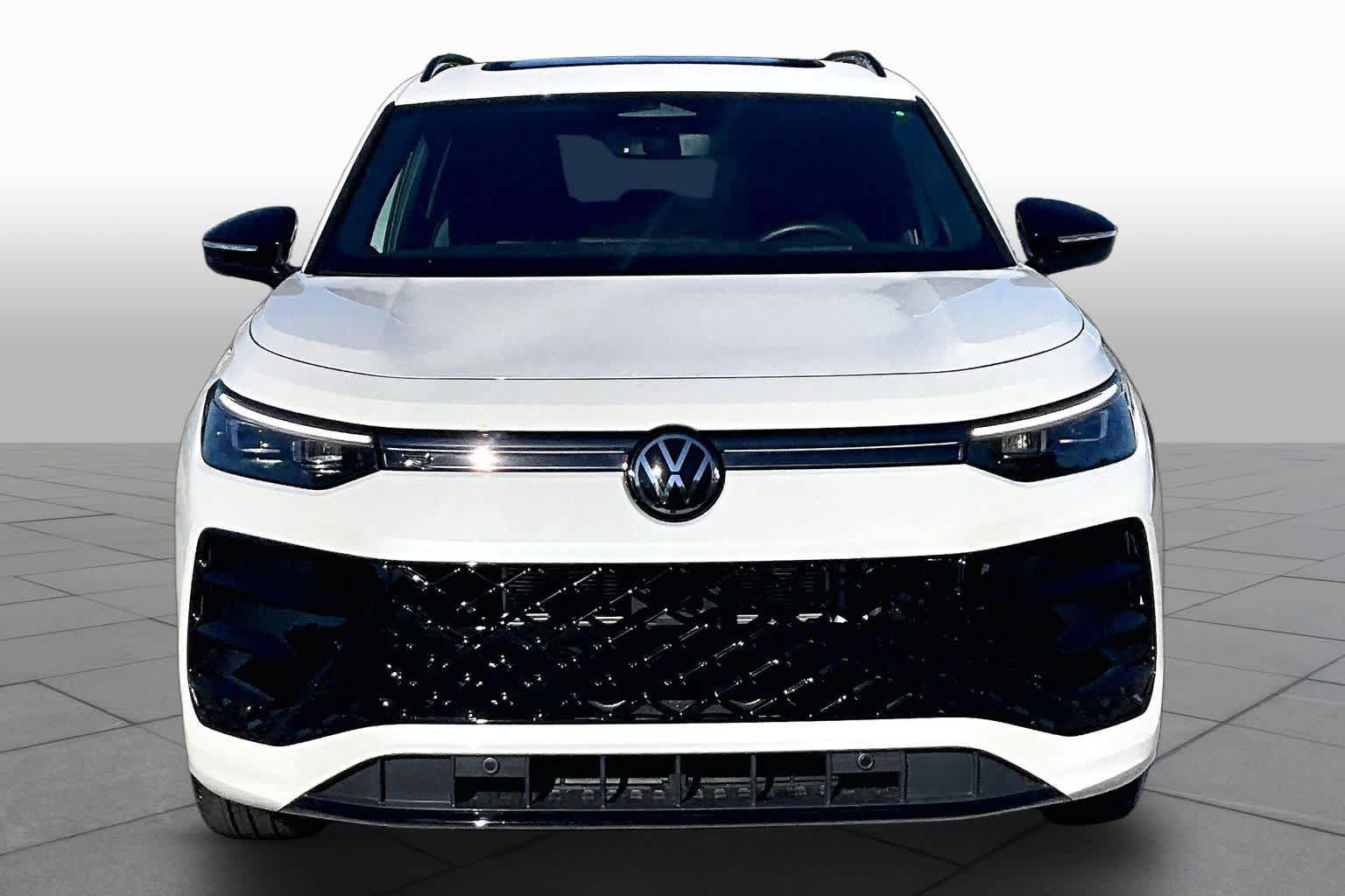 Used 2026 Volkswagen Tiguan SE R-Line FWD image 3