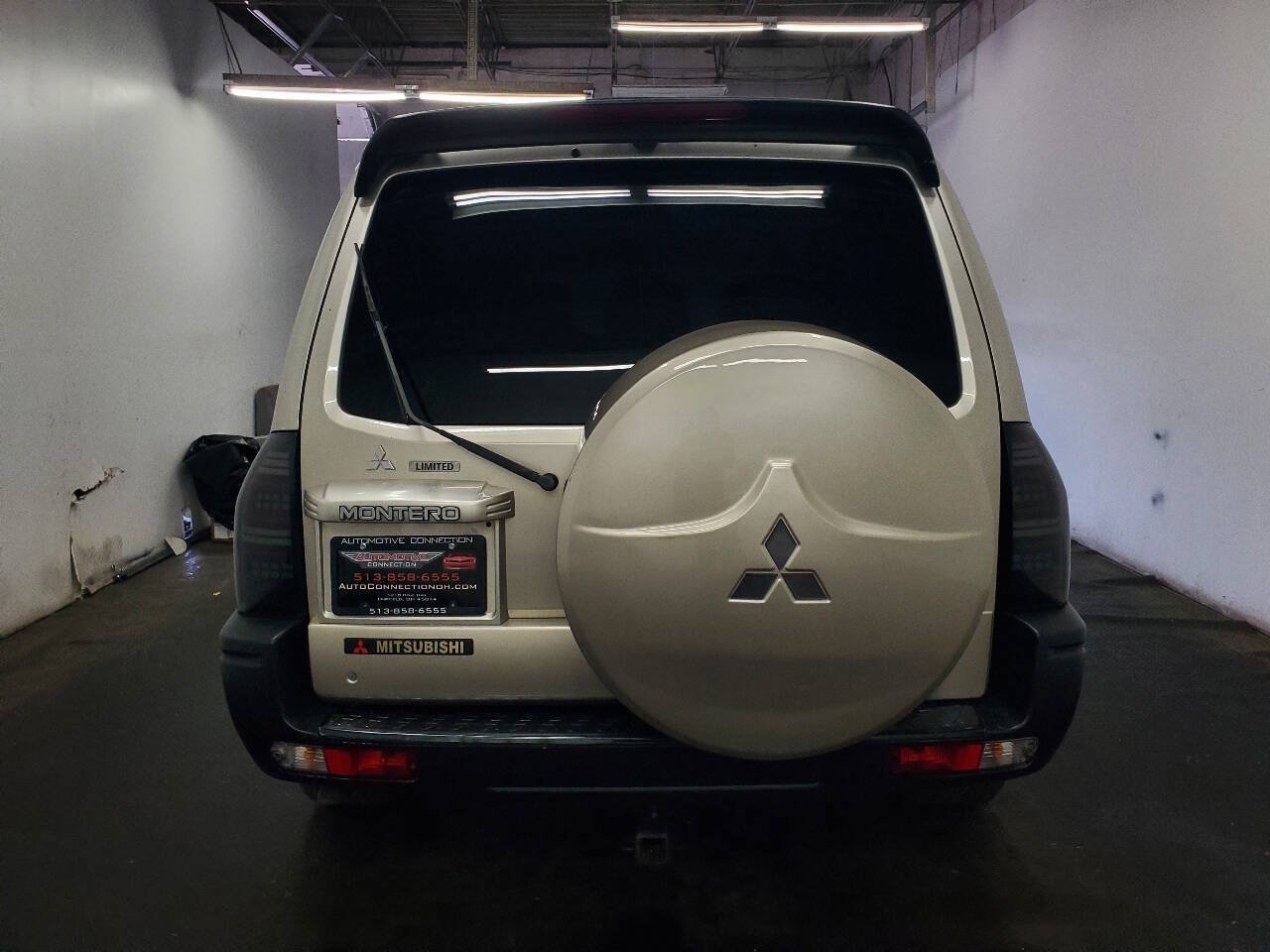 Used 2004 Mitsubishi Montero Limited AWD/4WD image 6