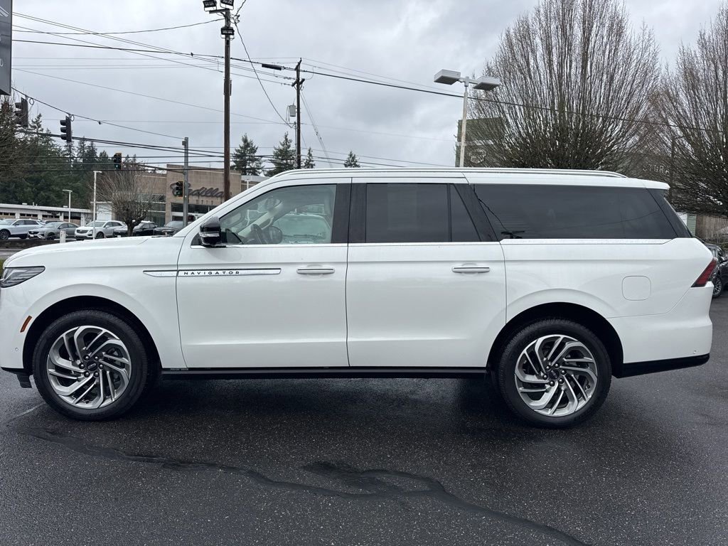 Used 2025 Lincoln Navigator L Reserve AWD/4WD image 4