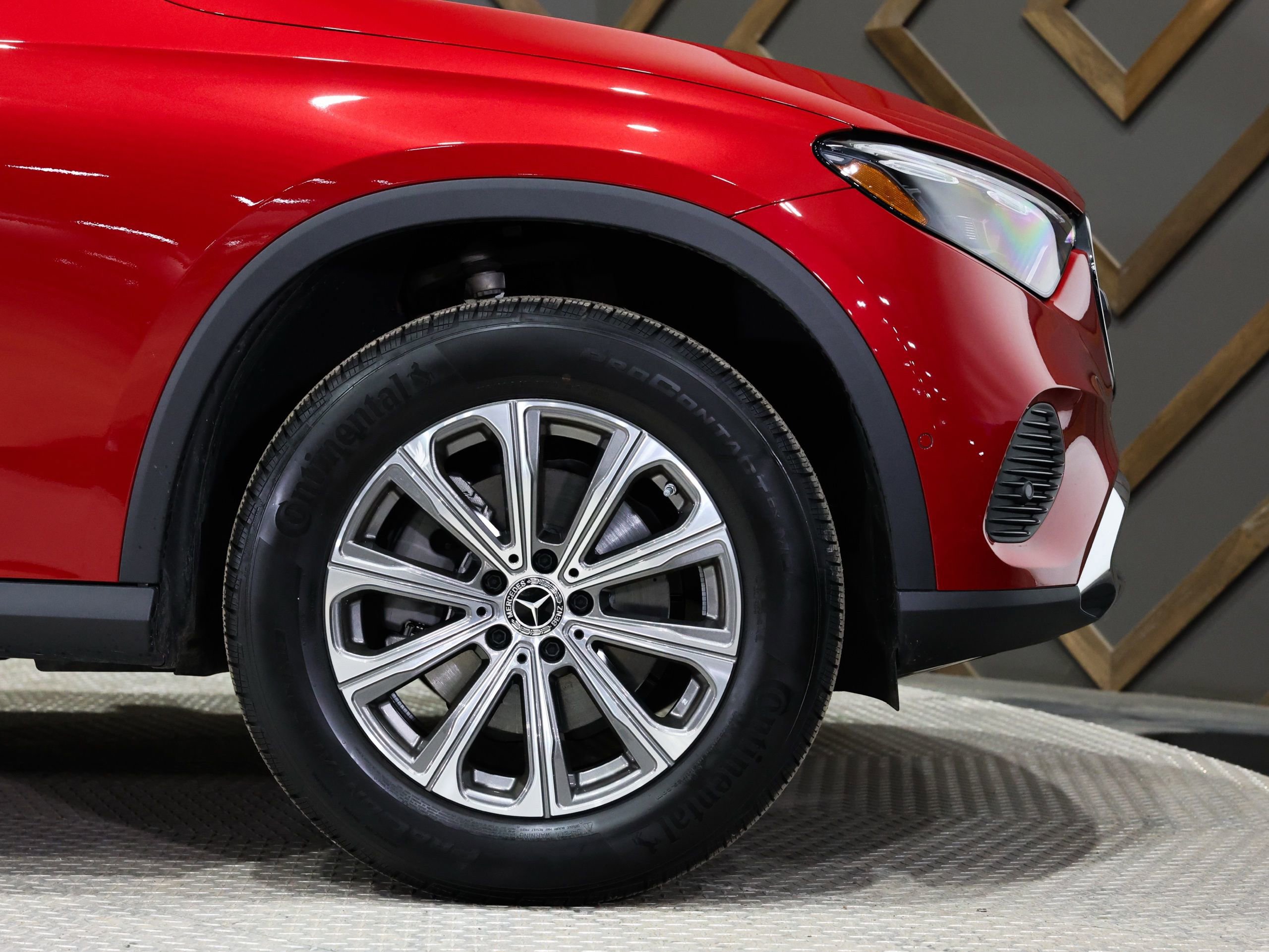 Used 2025 Mercedes-Benz GLC 300 4MATIC image 47