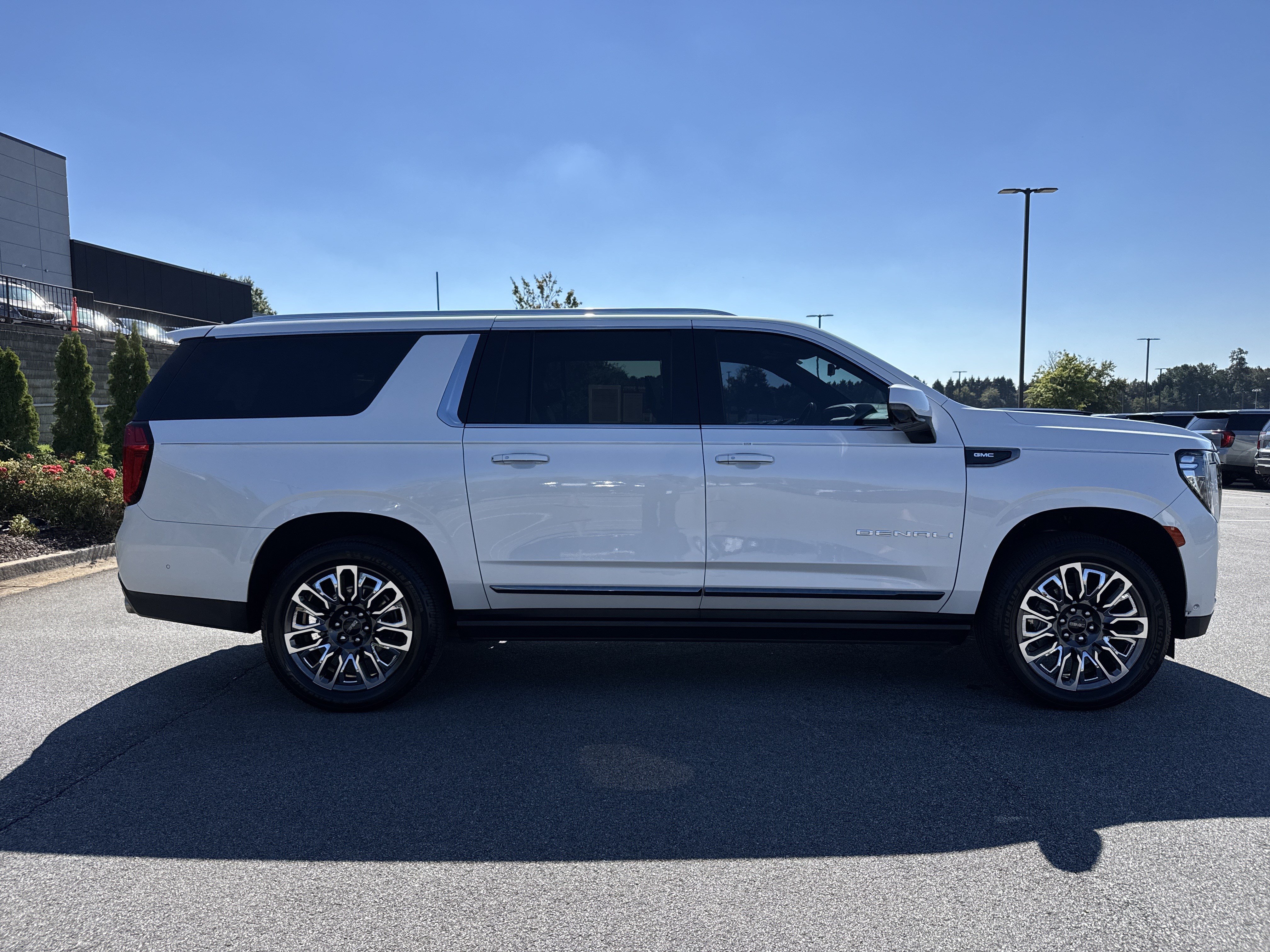 Used 2023 GMC Yukon XL Denali Ultimate w/ LPO, Floor Liner Package AWD/4WD image 11