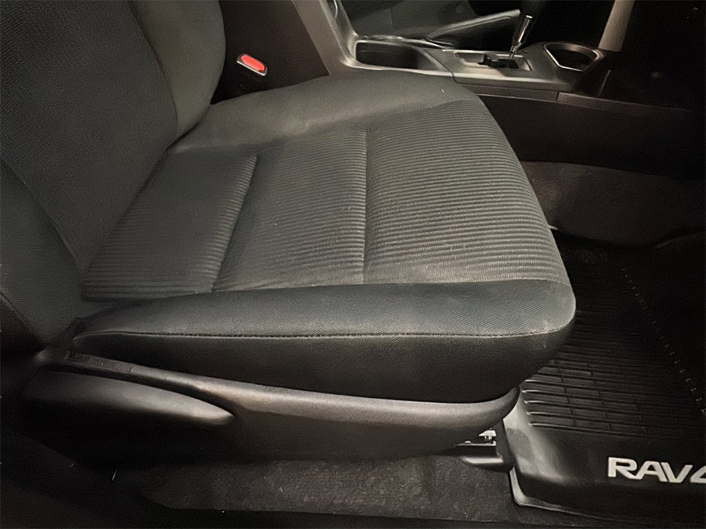 Used 2017 Toyota RAV4 LE image 15