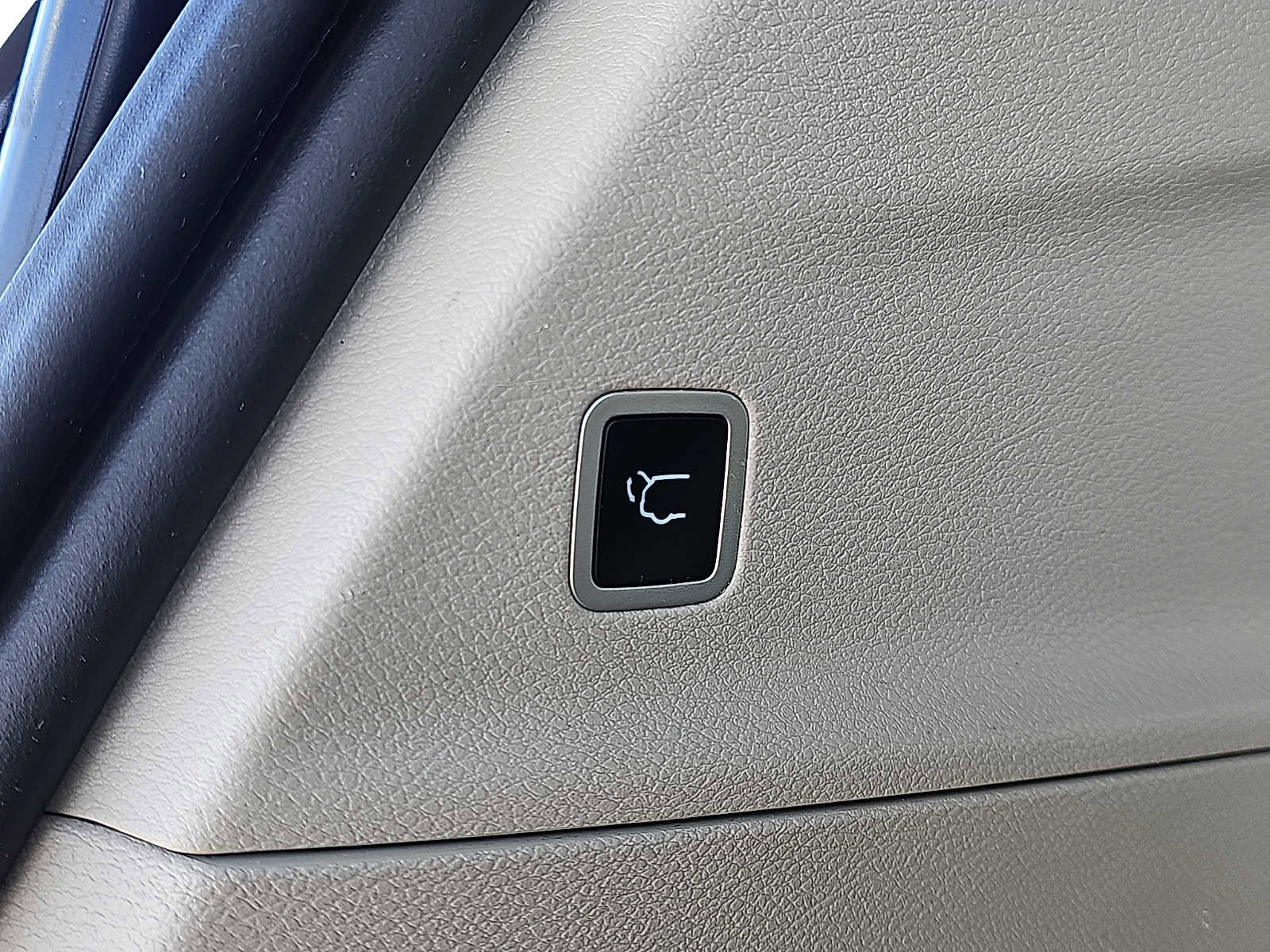 Used 2022 Chrysler Voyager LX w/ Fleet Security Group image 33
