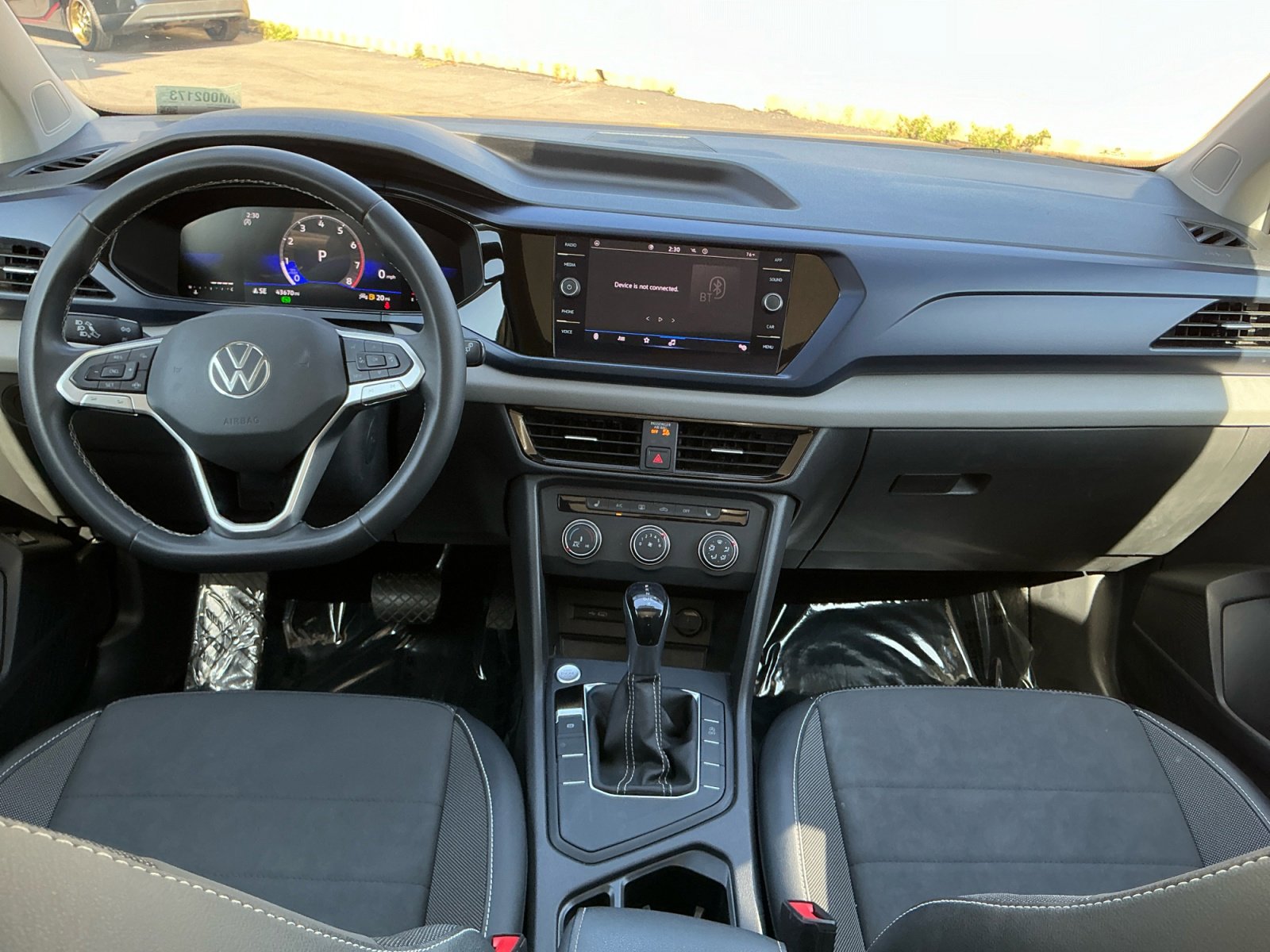 Used 2022 Volkswagen Taos SE w/ Panoramic Sunroof Package FWD image 15