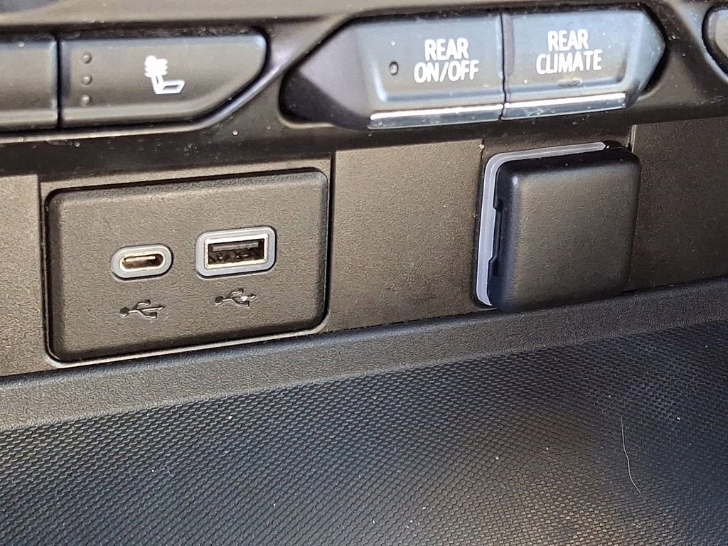 Used 2022 Chevrolet Tahoe Z71 w/ Luxury Package image 27