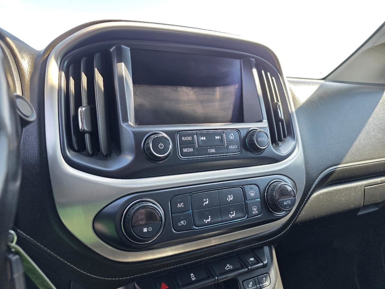 Used 2018 GMC Canyon SLE w/ SLE Convenience Package image 9