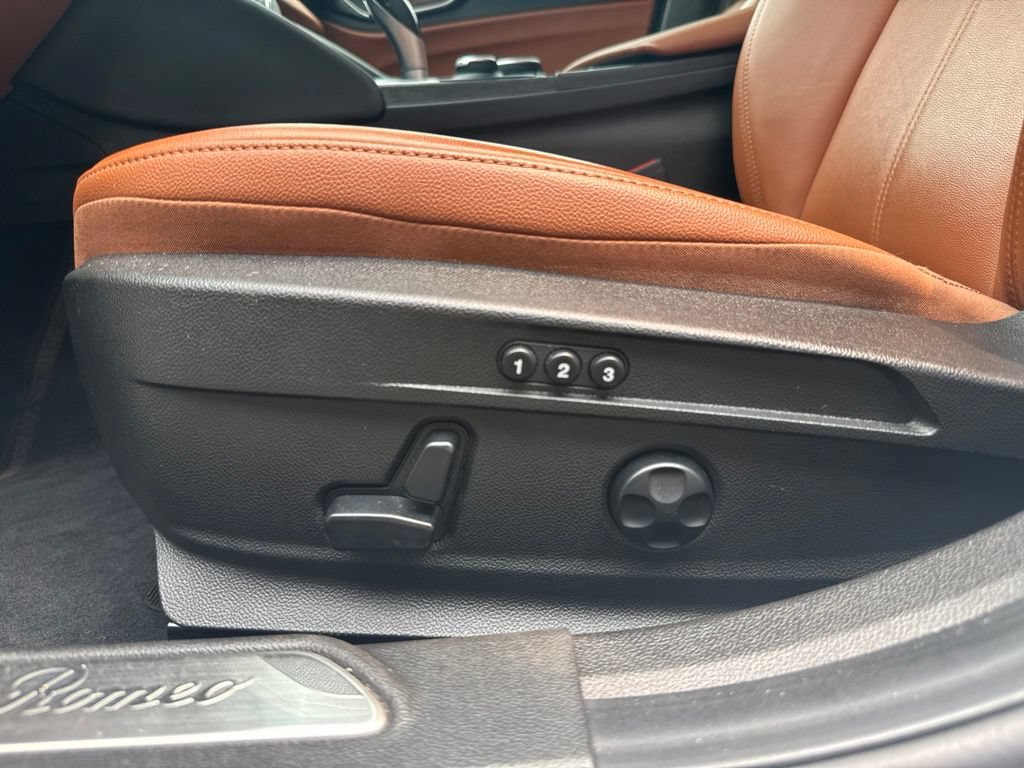 Used 2019 Alfa Romeo Giulia AWD image 30