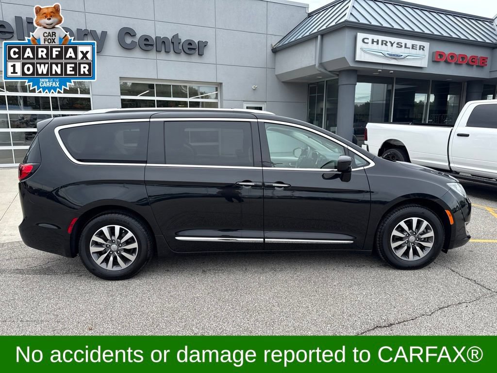 Used 2020 Chrysler Pacifica Touring-L Plus FWD image 4